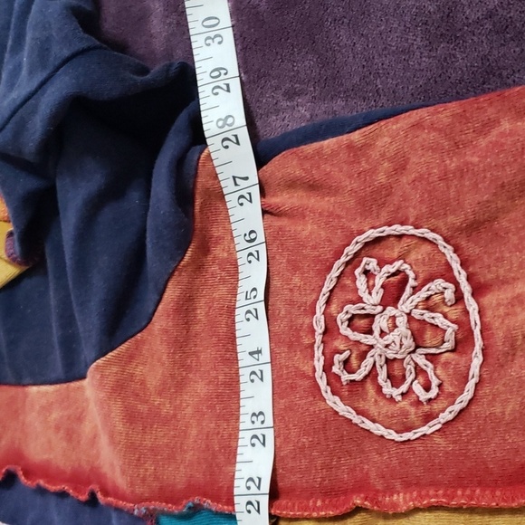 Greater Good Netwok. Colorful Oversize Sweatshirt. Decorative Embroidery Size 3X - Picture 8 of 14